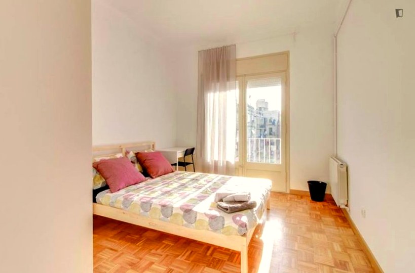 A furnished private student room in Eixample, Barcelona