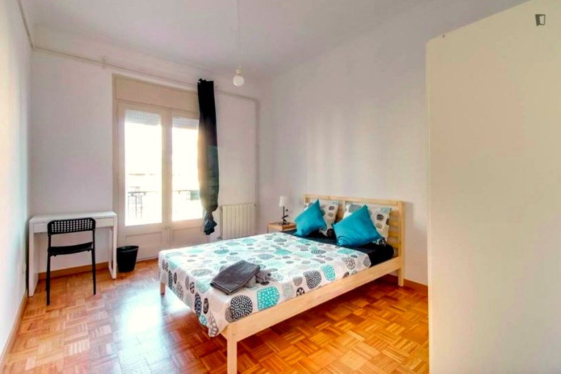 A furnished private student room in Eixample, Barcelona