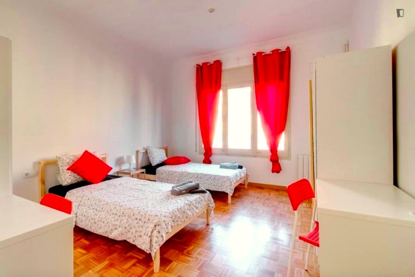 A furnished shared student room in Eixample, Barcelona photo 4