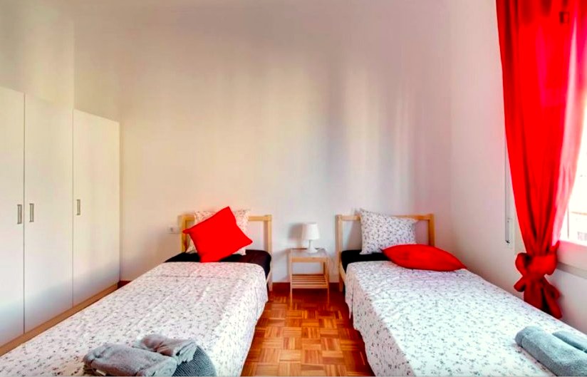 A furnished shared student room in Eixample, Barcelona photo 2