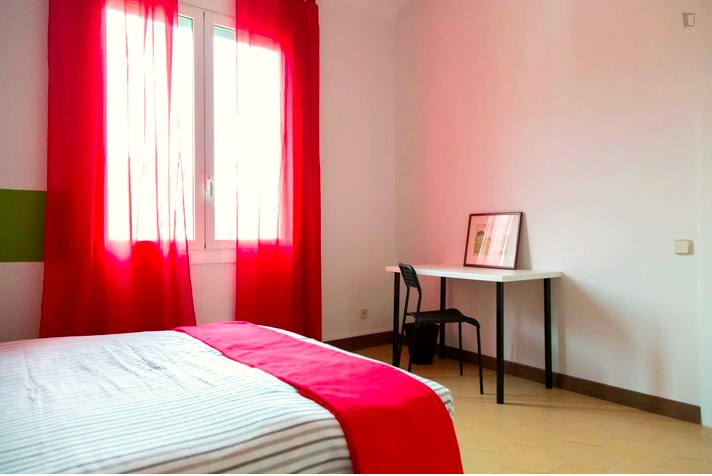 A furnished private student room in Eixample, Barcelona photo 3