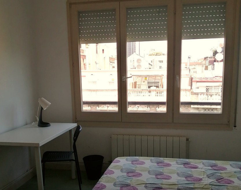 A furnished private student room in Eixample, Barcelona photo 3