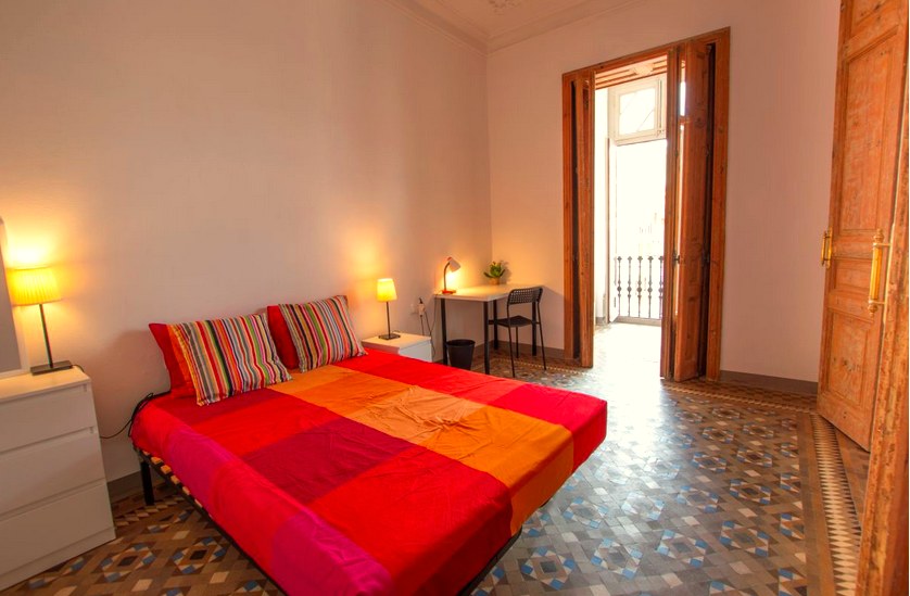 A furnished private student room in Eixample, Barcelona