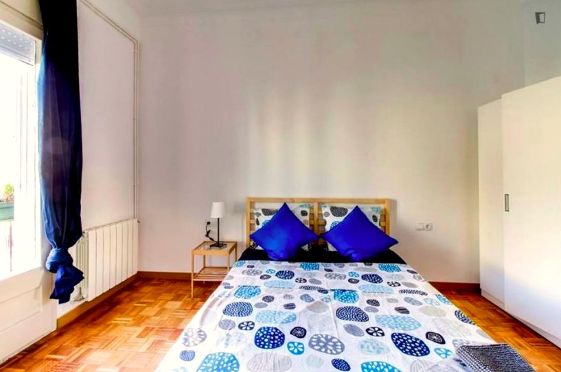 A furnished private student room in Eixample, Barcelona photo 2