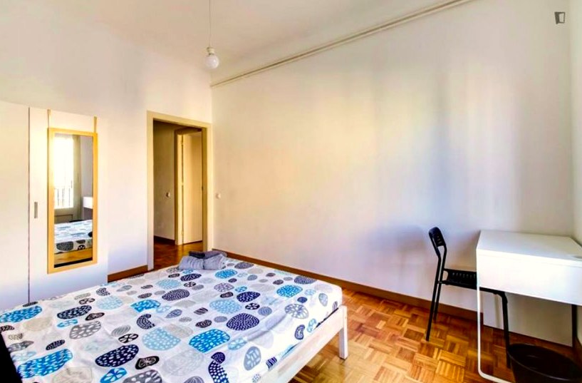 A furnished private student room in Eixample, Barcelona photo 3