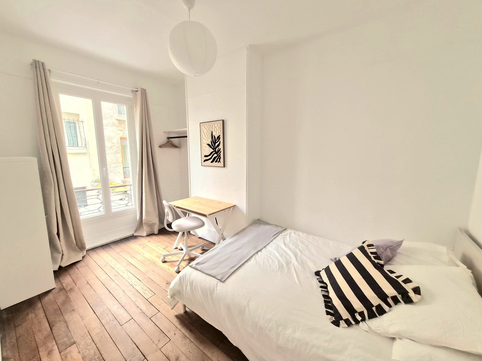 A furnished private student room in 17eme Arrondissement, Paris photo 2
