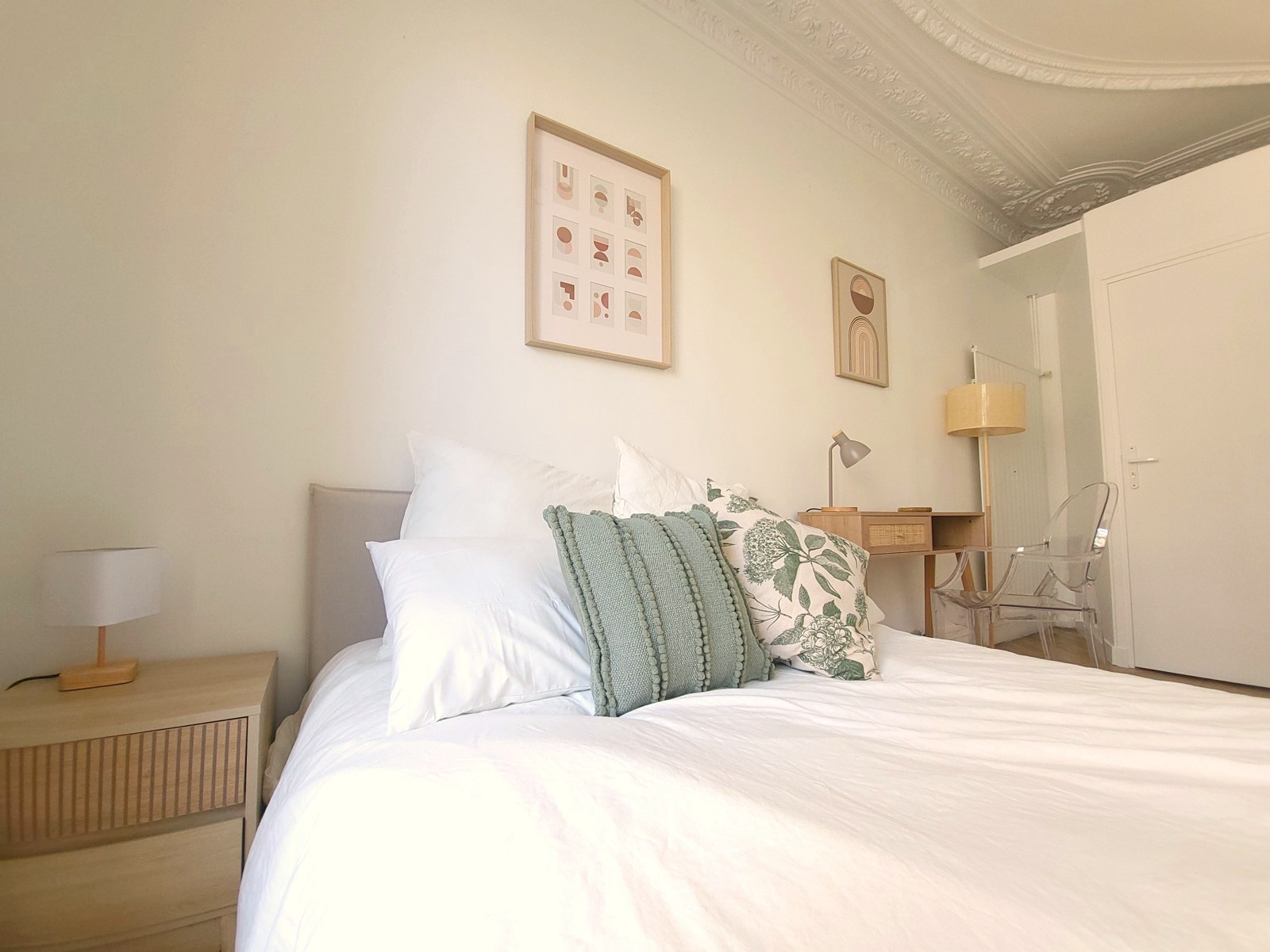 A furnished private student room in 8eme Arrondissement, Paris photo 4