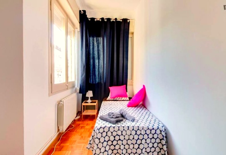 A furnished private student room in Eixample, Barcelona