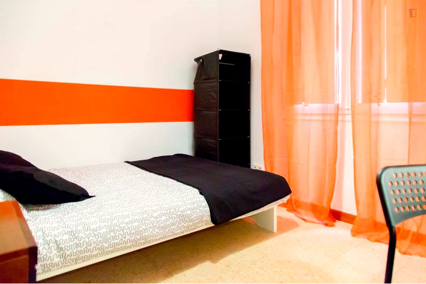 A furnished private student room in Eixample, Barcelona photo 2