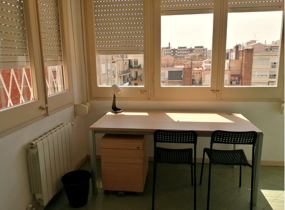 A furnished shared student room in Eixample, Barcelona photo 2