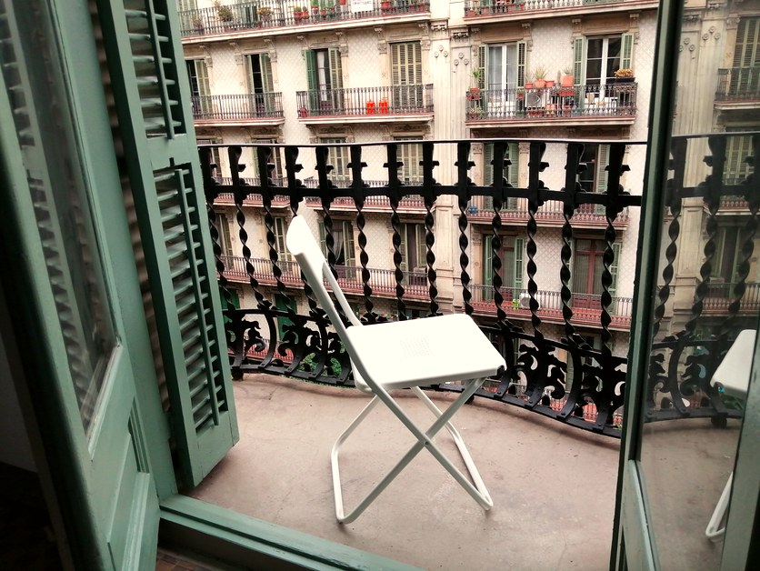 A furnished private student room in Eixample, Barcelona photo 3