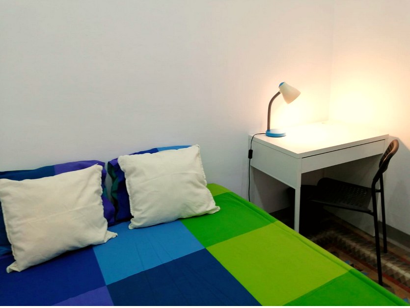 A furnished private student room in Eixample, Barcelona photo 2