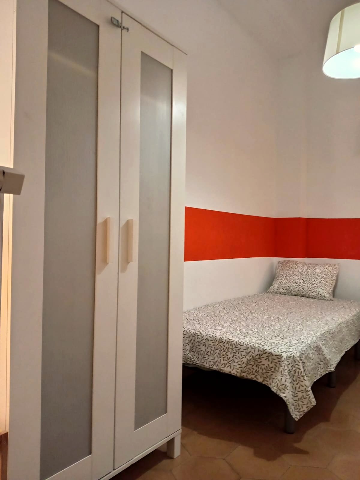 A furnished private student room in Eixample, Barcelona photo 4