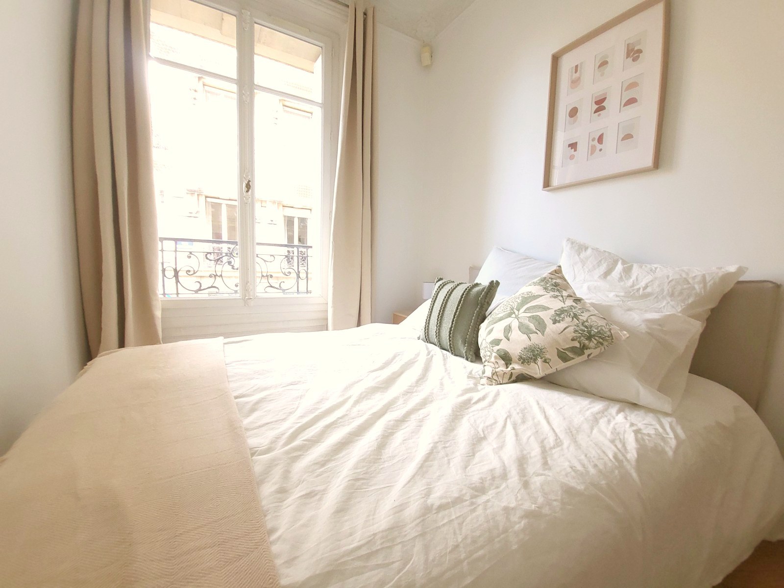 A furnished private student room in 8eme Arrondissement, Paris photo 2