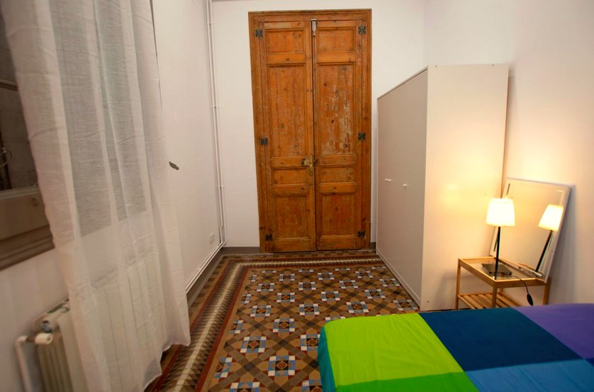 A furnished private student room in Eixample, Barcelona photo 3