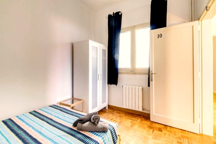 A furnished private student room in Eixample, Barcelona photo 2