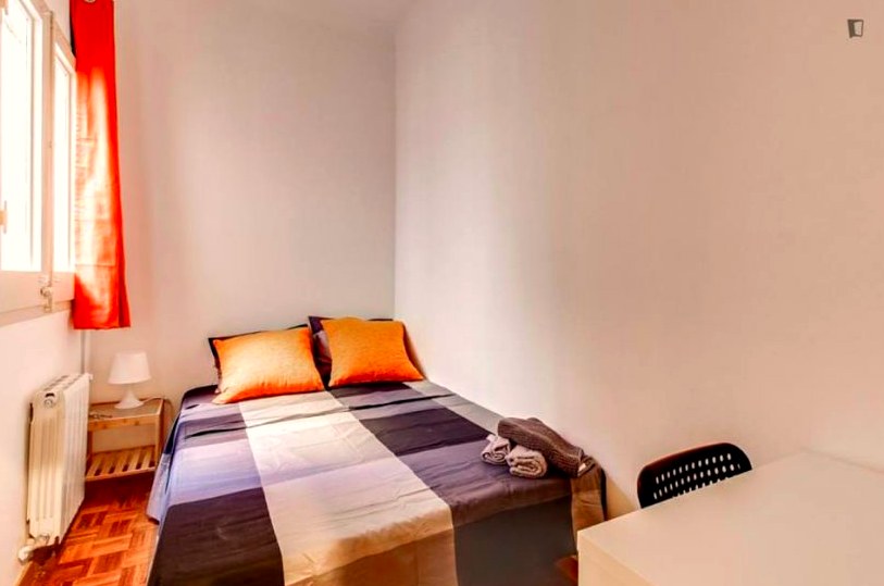 A furnished private student room in Eixample, Barcelona photo 2