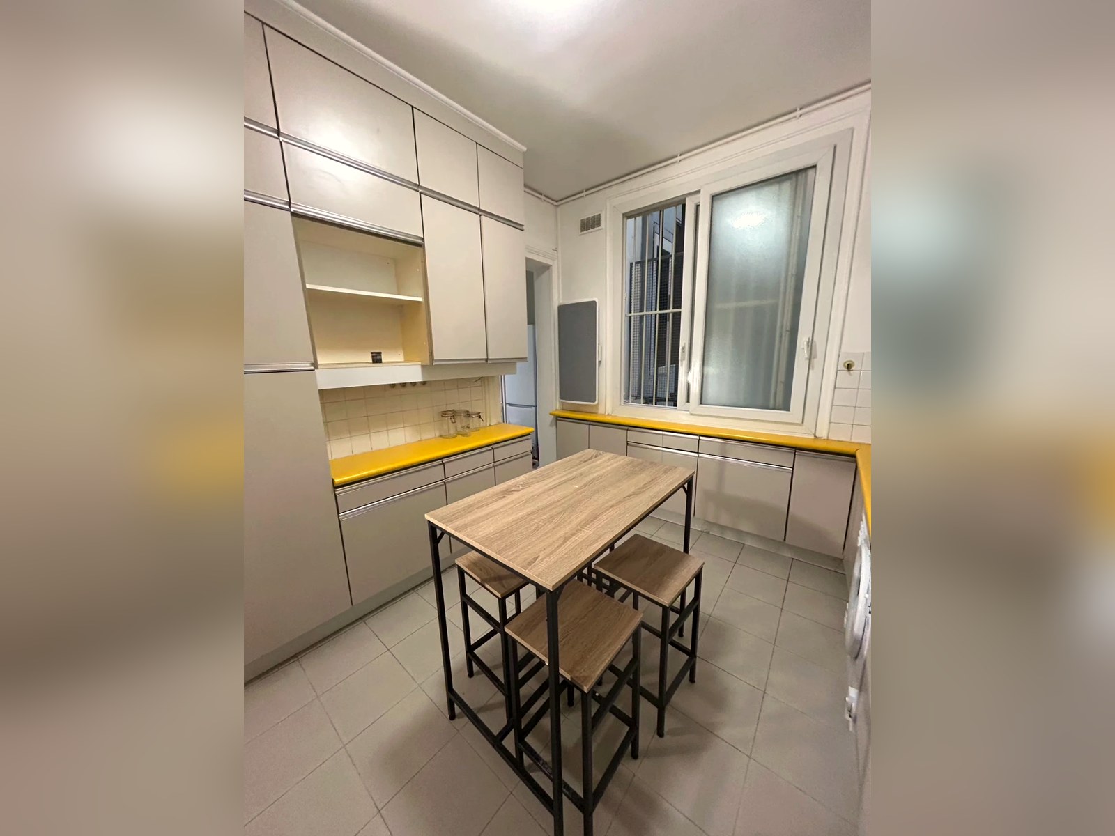 Jump In Saussaies — Kitchen — storage and worktops