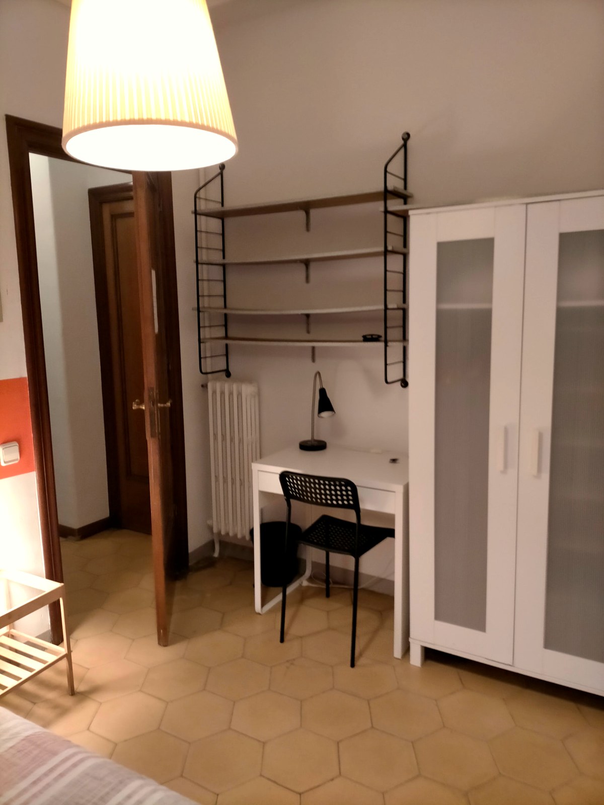 A furnished private student room in Eixample, Barcelona photo 3