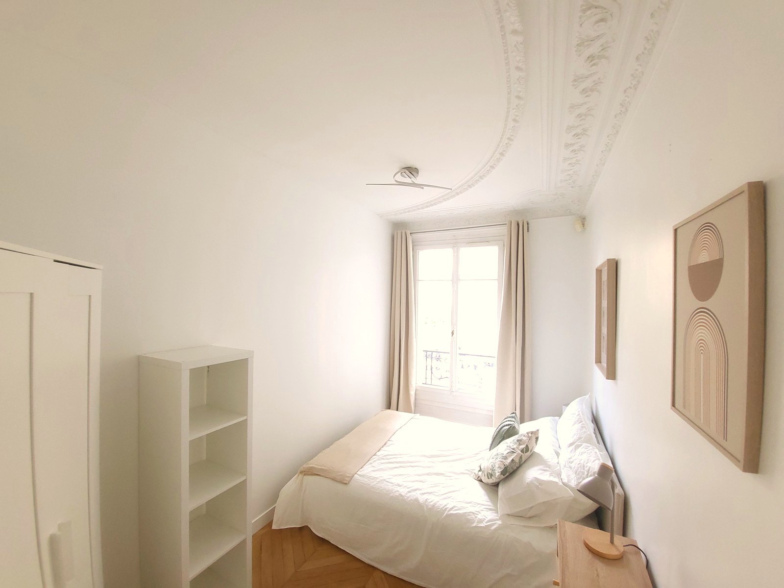 A furnished private student room in 8eme Arrondissement, Paris