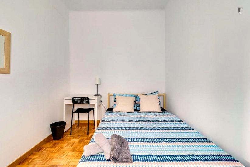 A furnished private student room in Eixample, Barcelona