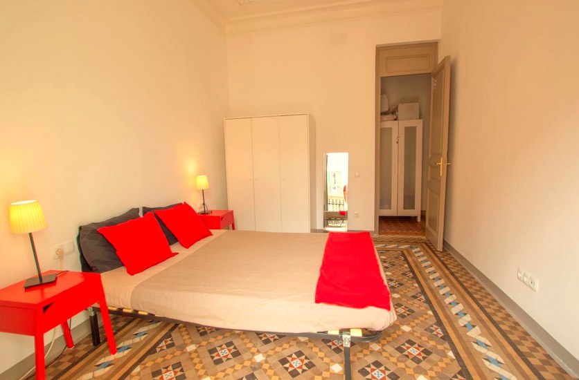 A furnished private student room in Eixample, Barcelona